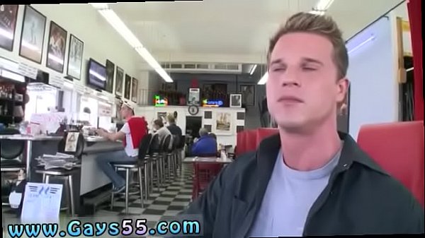 Los hombres se enfrentan a follar en público gay Dinner Head