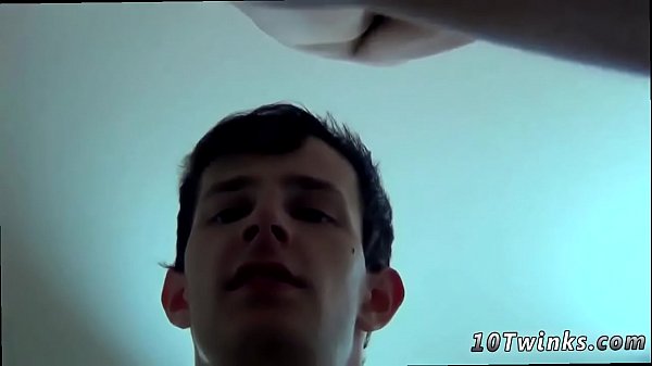 Homosexueller Twink beugt sich ganz nah vor Bareback Boy Jessie wird mit Sperma bedeckt!