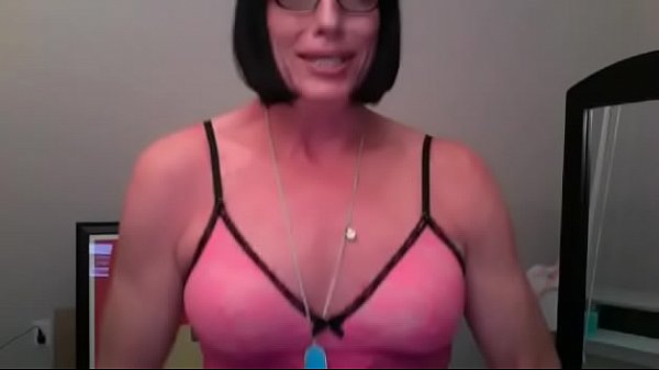 Sissy exposée psychologiquement humiliée devant une caméra par la BBC