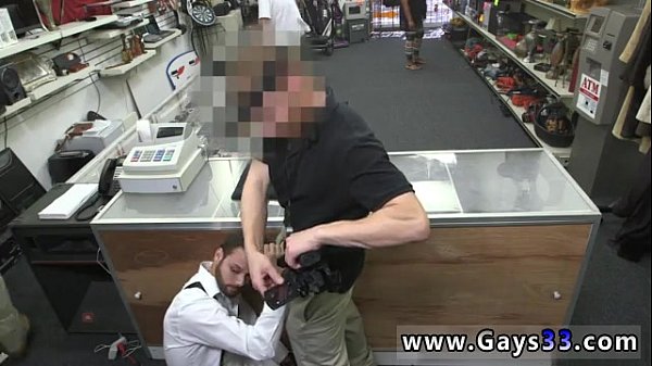 Sesso tra ragazzi con lui fatto in casa, succhia il cazzo e viene scopato!