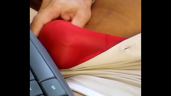 Lucky GoldenCoin's Bottom Boy Wölbung spielt in Unterwäsche