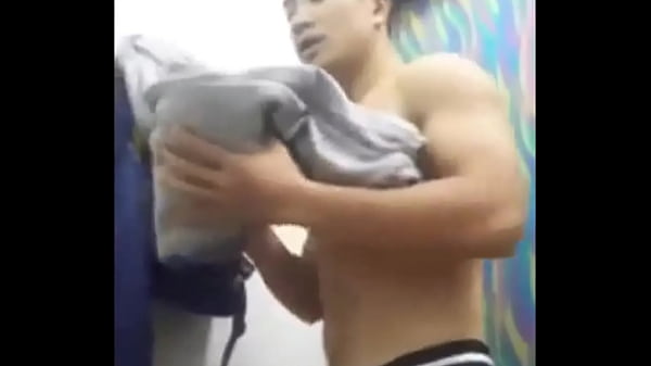 Cazzo nudo in doccia vietnamita