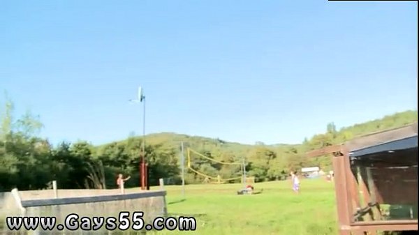 Jeune porno gay dans les toilettes publiques et boners nus en public Volley-Ball &amp_