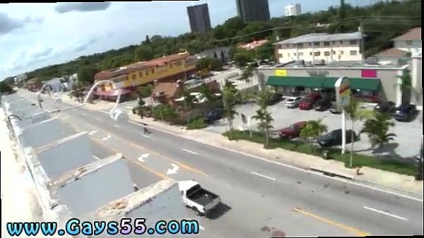 सार्वजनिक फ़ोटो समलैंगिकों में हंक ब्लोजॉब। एक बार जब वह ऐसा कर लेता है तो यह हो जाता है