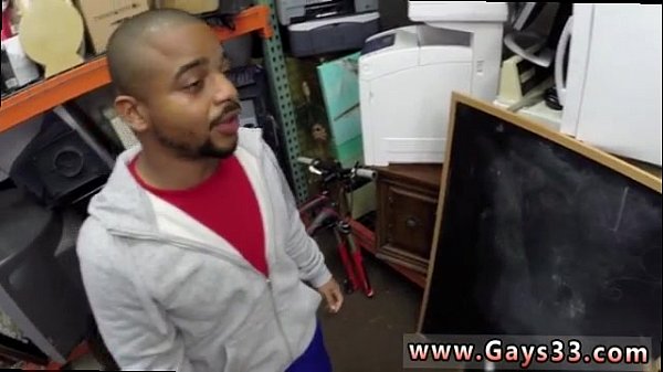 Film di nudo sexy di ragazzi gay sexy in pantaloni corti sexy Questo tizio camminava