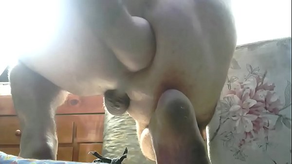 Uma bunda que aguenta um vibrador de 40 cm, SOLO!