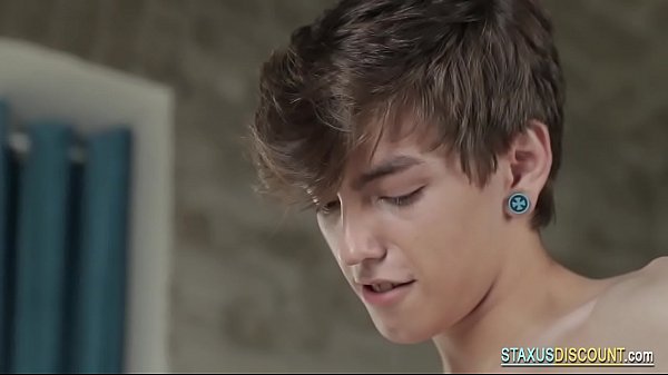 Twinks euro adolescentes bien dotados a pelo