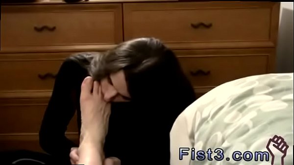 Schwule Fisting-Kilts Es beginnt damit, dass sie demütig seinen Socken vergöttern