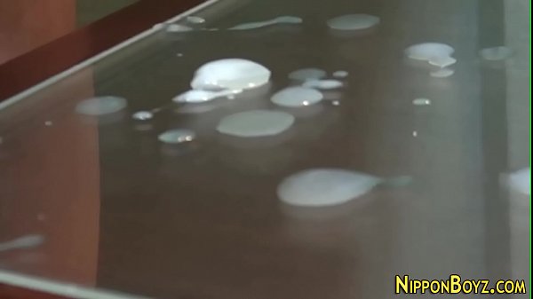 Twink japonês corajoso