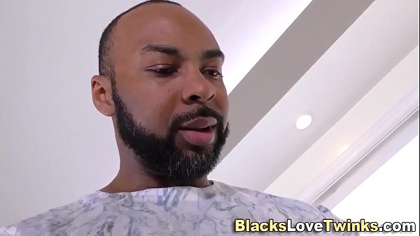 Amigo chupa hombre negro