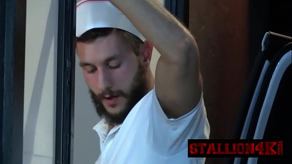 Trio homossexual épico em restaurante