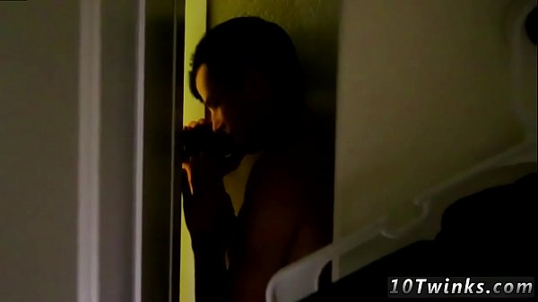 Jungs lieben Analfotos. Der schwule Jessie's glatter, jugendlicher Arsch bekommt das