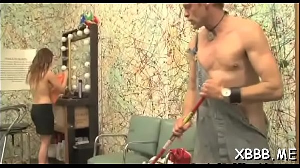 Schlampen nehmen sehr oft gerne an Ball-Busting-Sessions teil