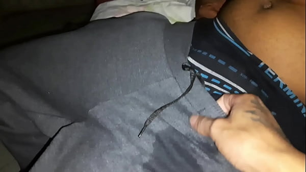 IL RAGAZZO DEL MIO AMICO MI È SBORRATO IN BOCCA