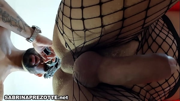 Heiße Transvestitin gibt es dem großen bösen Wolf – Sabrina Prezotte nimmt 23 cm dicken Schwanz in ihren Arsch – Komplett auf MEINEN KANÄLEN.
