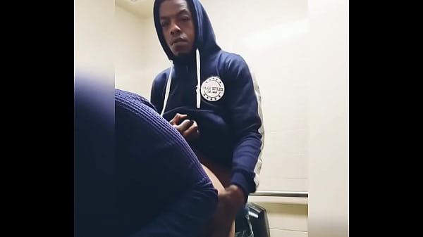 (Partie 2)&quot_Euros&quot_ manigances AMPM.. (putain dans les toilettes de l'AMPM en essayant de ne pas se faire prendre, rite du personnel devant la porte..) partie 2 du parking de Chilles