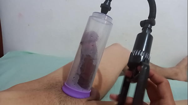 Ich lutsche den Schwanz mit der Pumpe