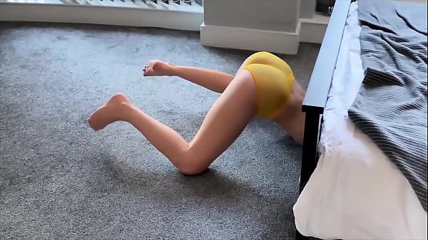 Twink（Rourke）试图偷他的继兄弟（Zilvs）的车钥匙被卡在床底下 - 现实花花公子