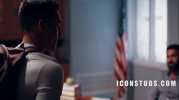 Ho scopato il mio studente senza senso... gli è piaciuto moltissimo!