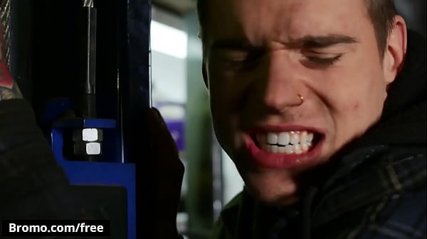 Il simpatico ragazzo Lev Ivankov cavalca il suo capo muscoloso Ryan Bones Dick finché non gli viene addosso - Bromo