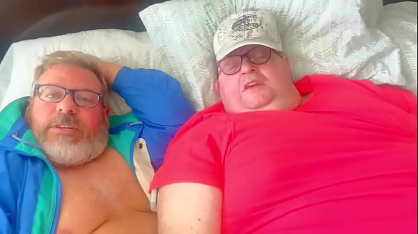 Speedo Dancing Bear a des relations sexuelles gay