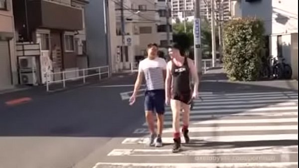 Axel Abysse con su cola de cachorro se encuentra con Ray Dexter