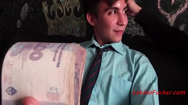 Ti scoperò ma spero che i miei amici non lo vedano mai