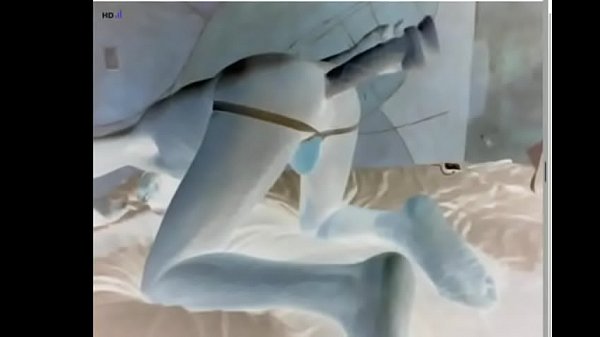 jouer avec des godes dans un jockstrap, effet radiographie