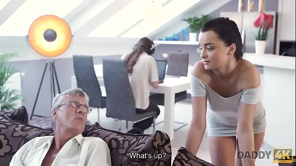 PAPÀ4K. Sesso tabù tra un vecchio e una dolce bruna che finisce con la sborra in bocca