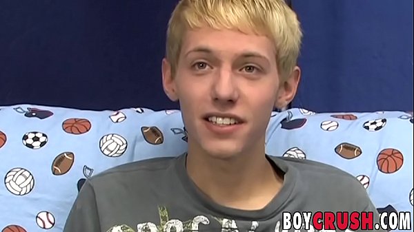 Phỏng vấn tóc vàng đồng tính Kenny Monroe wanking off và cums