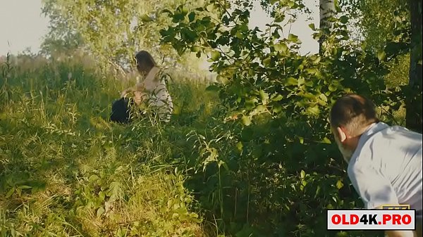 o adolescente com grandes peitos naturais e o vovô tarado