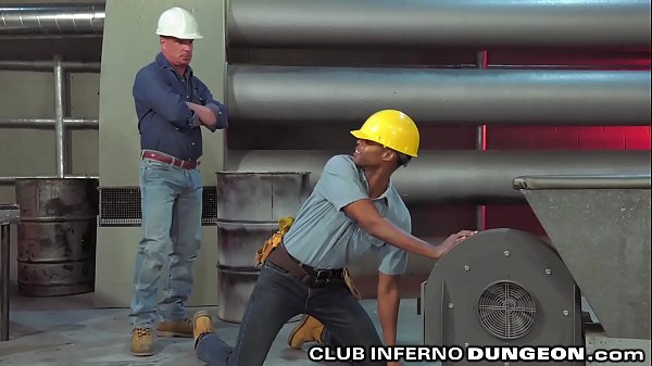 ClubInfernoDungeon - L'operaio edile nero paga la sua quota