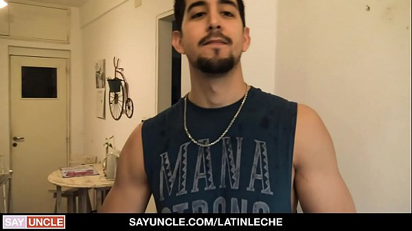 LatinLeche - Gay a pagamento succhia cazzo latino