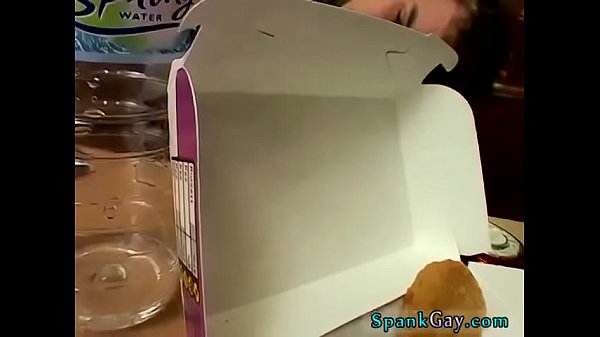 Storie di sculacciate di culi nudi maschili e Bad Boys gay a piedi nudi Love A Good