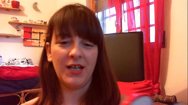 Wirklich aufregende Selbstbefriedigung mit Banane und Absätzen im Arsch, bis der ganze Boden nass ist