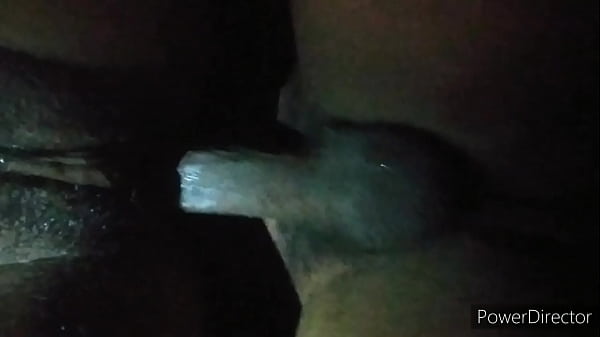 Black Boss schlug auf sexy Ebenholzbaby ein, bis sie ihre Seele aus multiplen Orgasmen herausspritzte. Daddygodstroke dominiert die Schlampenmuschi