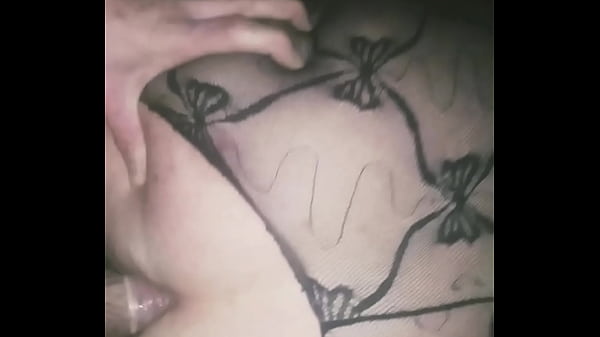 Sissyslutdawn con los ojos vendados y luego follada