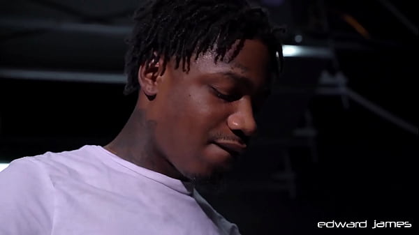 एडवर्डजेम्स: ब्लैक ड्यूड सेंसेशन उड़ाता है और सोफे पर सुस्त लंबे बड़े काले लंड की सवारी करता है