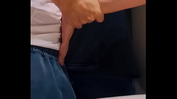 Le pruebo la polla al hetero curioso después de unas copas