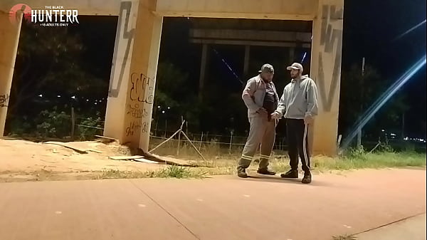 Biker sees Pissing Worker comes back and offers a breastfeed