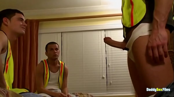 डैडीसेक्सफाइल्स: नौसिखिया फेलिक्स एंड्रयूज टाइट होल रिची सबातिनी और एंड्रयू जस्टिस का मोटा लंड लेता है