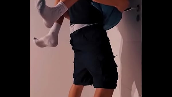 El repartidor de pizzas llama a mi puerta y qué macho me ha follado