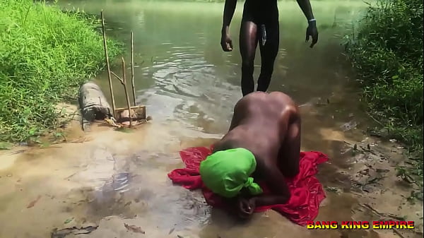 LOKALE STREAM-BAD-ENDE IN HARDCORE-DOGGY-STYLE-FICK