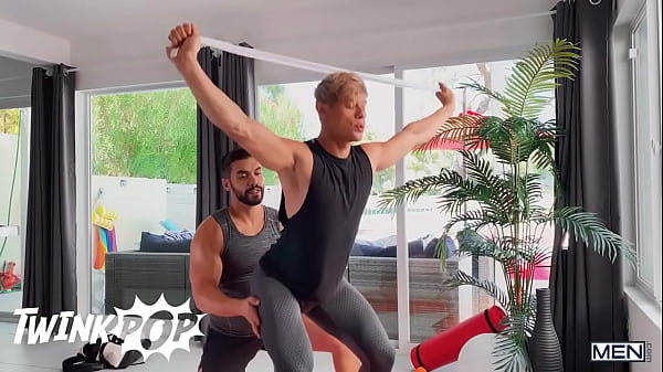 TWINKPOP - Alam Wernik monta o pau de seu treinador e é recompensado com um tratamento facial pós-treino pegajoso