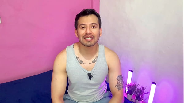 ¡Hombre musculoso embarazó a su compañero de gimnasio! Él la deja ir sin condón y le hace oler sus boxers mientras se la folla. historia sexual