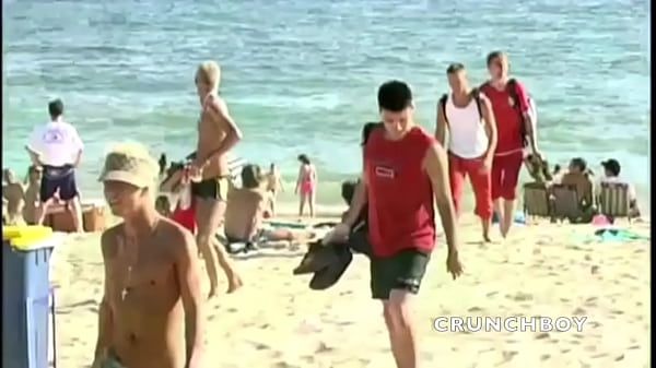 deux beaux mecs français baisent à cru pour un film amateur