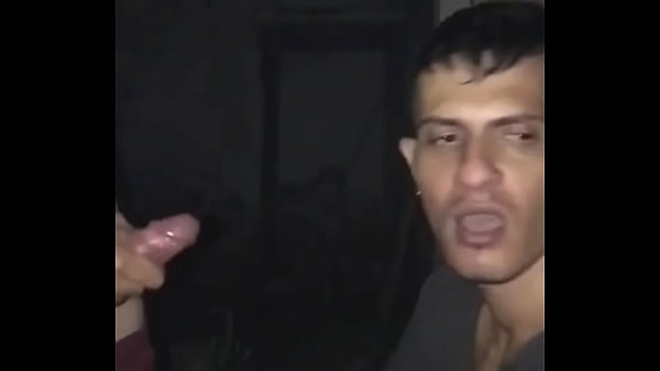 Equipped with a 22cm thick cock, he filled my mouth with milk in the vacant lot, we were almost caught in the act!