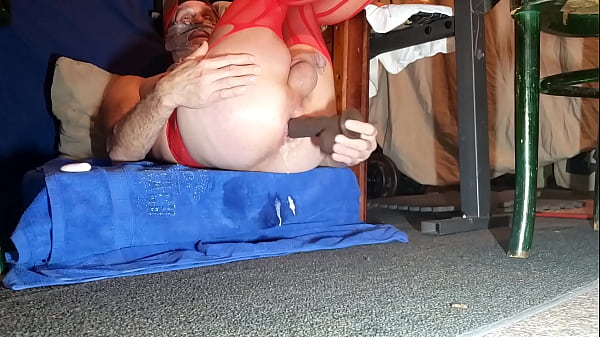 Soloboys Arsch tropft, während er sein Lieblingsspielzeug fickt