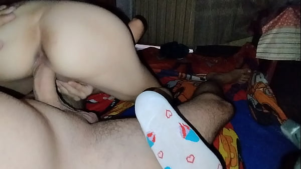 कोलंबिया के कुकुटा में भूखी वेनेज़ुएला योनी ने एक बड़े लंड को पूरा निगल लिया