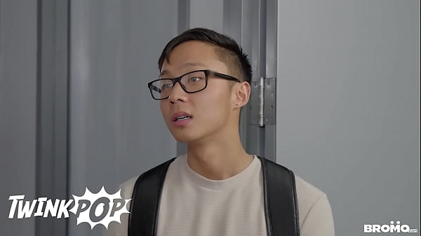 Dane Jaxson'_s Butt Plug đã tắt máy dò và anh chàng bảo mật Trent King thay thế nó bằng con cặc khổng lồ của anh ta - TWINKPOP